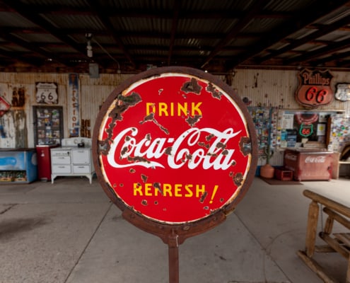 altes verrostetes Coca Cola Schild an der Route 66